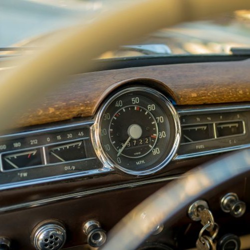 COM LIMITE DE&nbsp;VELOCIDADE